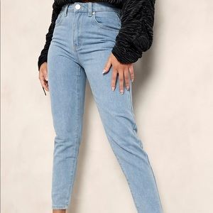 NWT - high rise BOOHOO light wash jeans